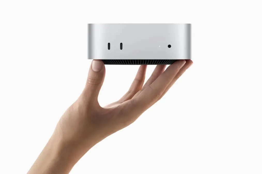 Nový Mac Mini s procesorom Apple M4 alebo Apple M4 Pro je menší a výkonnejší. Cena pritom astronomicky nestúpla. Začína od 700 eur a ide tak stále o najmenší a najlacnejší Mac v ponuke Apple.